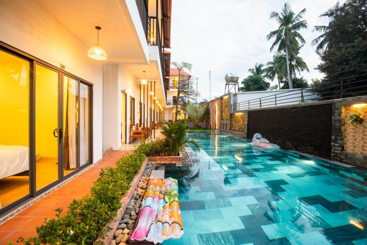 Aurora House 3*