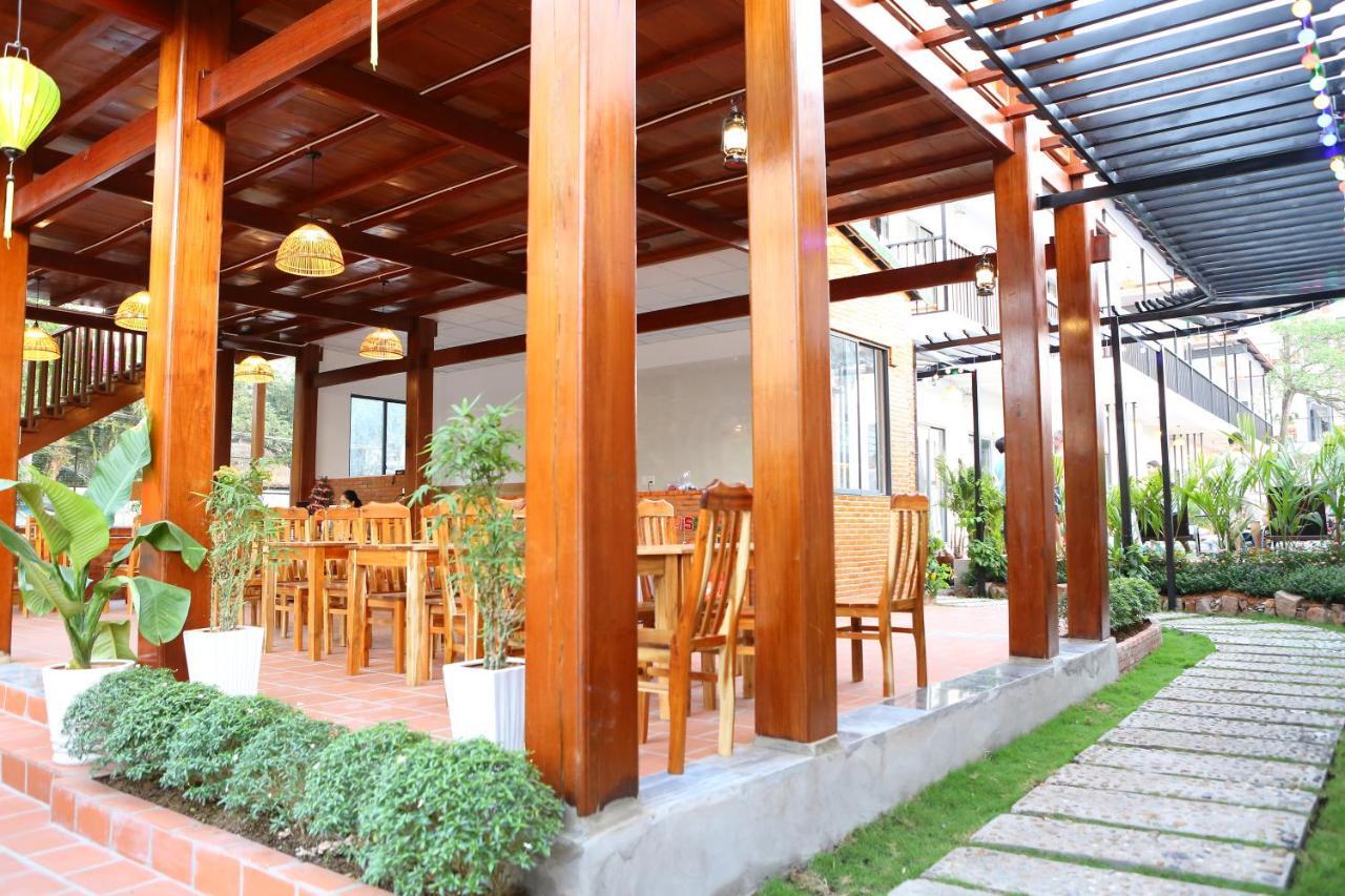 Hotel Aurora House