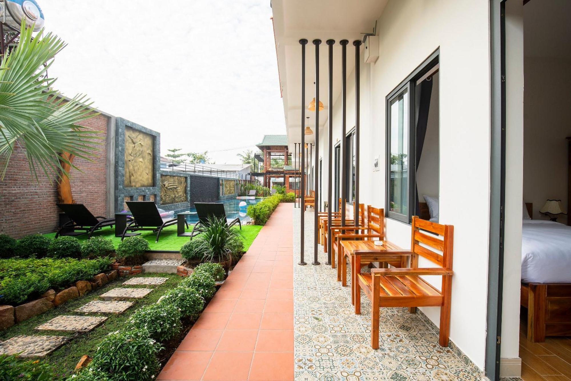 Hotel Aurora House
