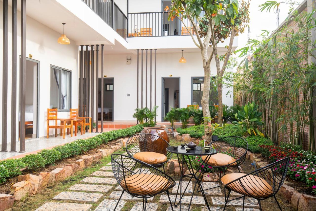 Aurora House 3*
